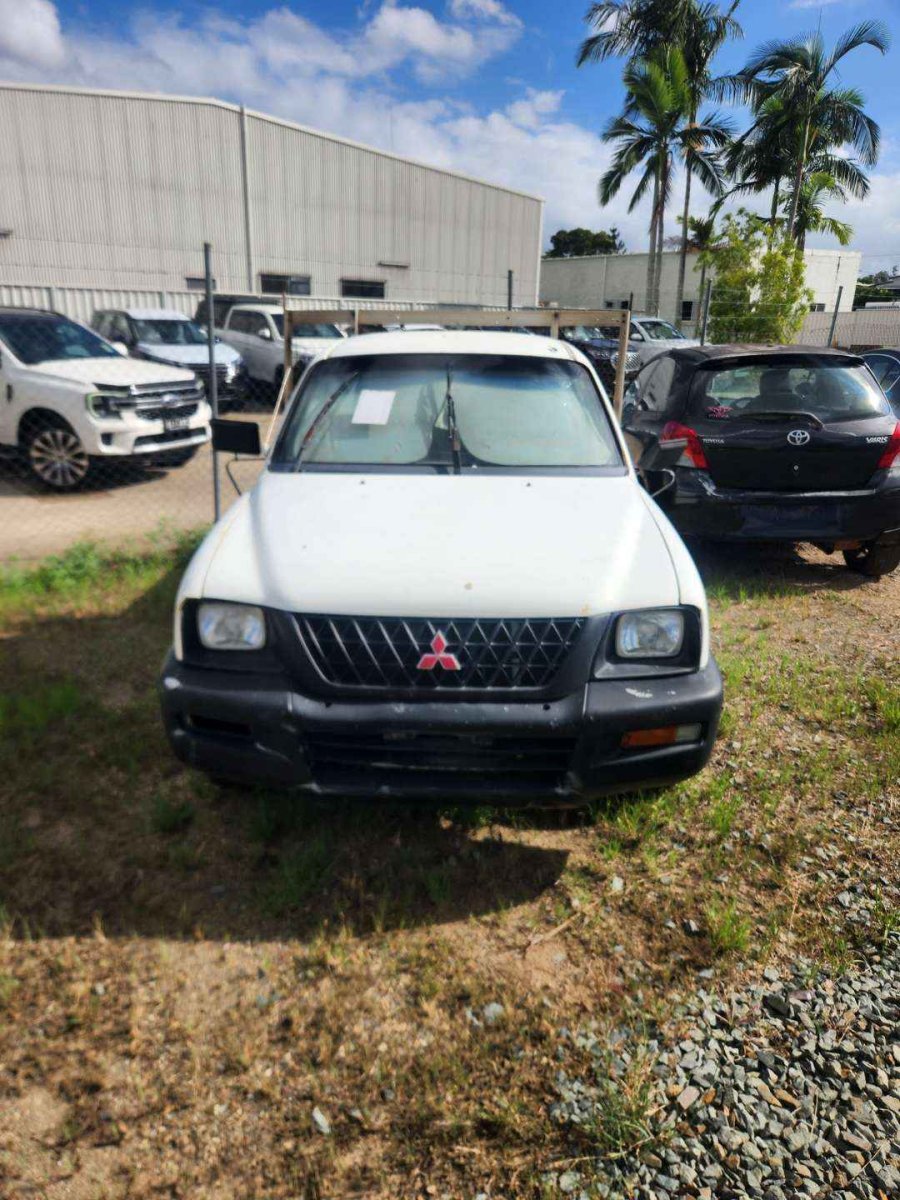 2001 MITSUBISHI TRITON UTILITY